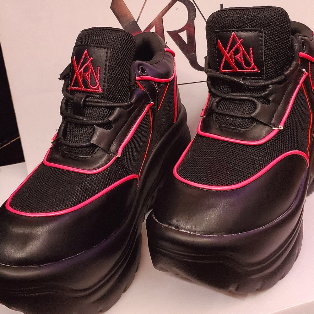 Sold nwtYRU pink neon matrixx platform sneakers size 9 - Picture 2 of 5